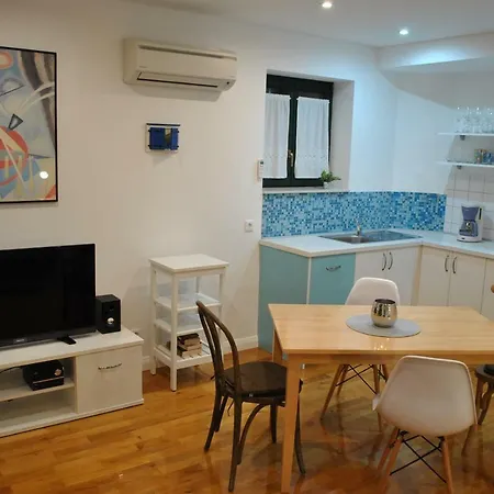 Cinthija Apartment *